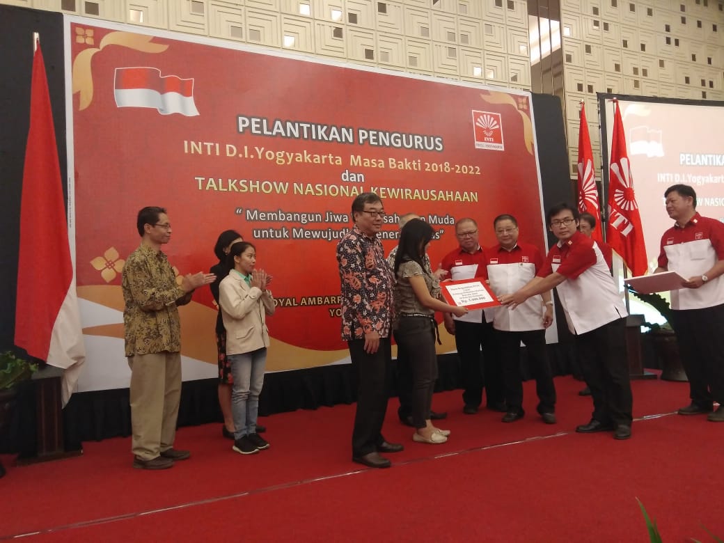 Mahasiswa F. Bisnis Terima Bantuan Dari Perhimpunan Indonesia Tionghoa | Ukdw